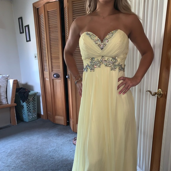 Prom dress - Picture 1 of 3